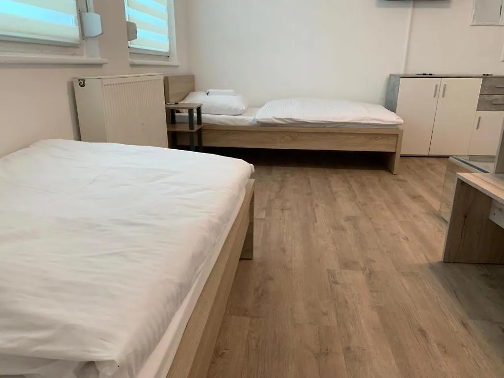 Ab Moehringen Messe Zimmer Stoccarda 0*,